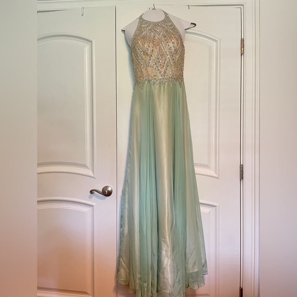 Dave & Johnny Size 5/6 Gown
